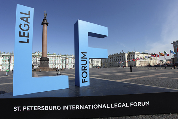 Аренда такси бизнес класса в Санкт-Петербурге для гостей и участников Петербургского Международного Юридического Форума-2020